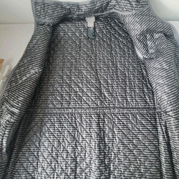 NWT Chicos Zenergy Reversible Striped Quilted Puffer Vest Womens Size 1 M Gray - Picture 12 of 16
